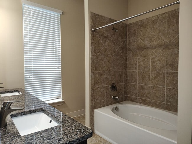 Building Photo - Move-In Ready Townhome located in the Stee...