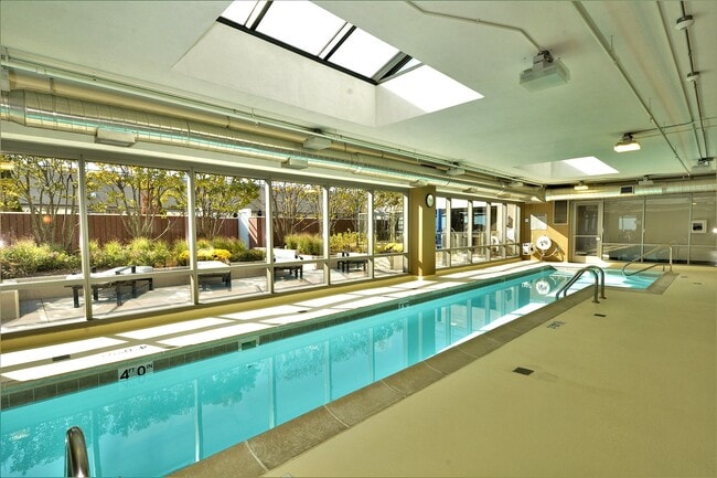 Building Photo - 65 E Monroe St