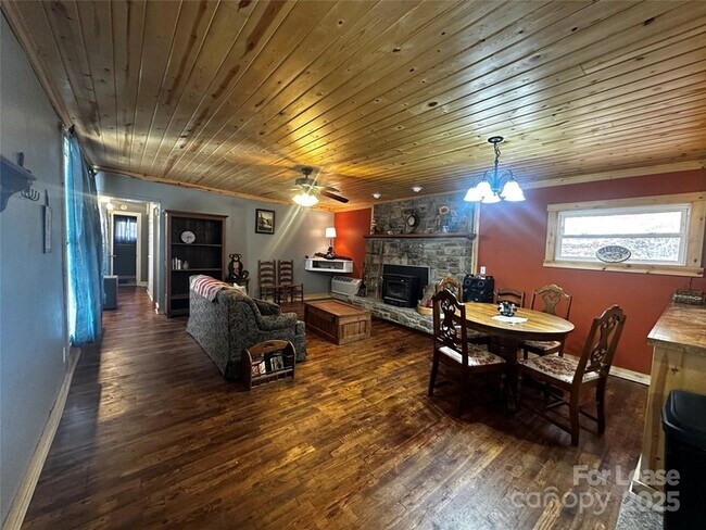 Building Photo - 717 Deep Gap Rd