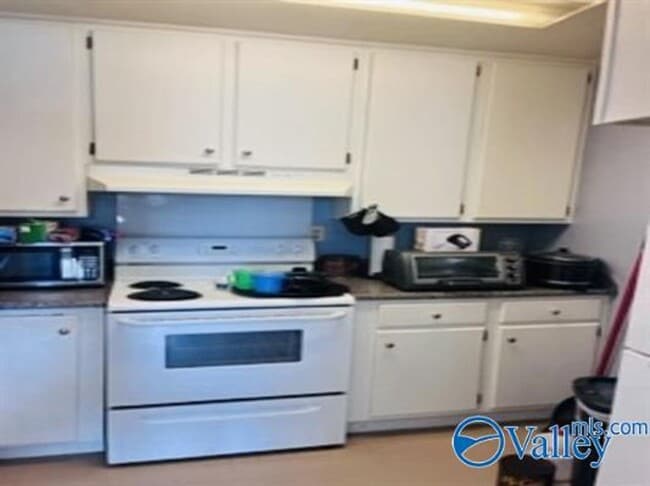 Building Photo - 310 Rock St SE