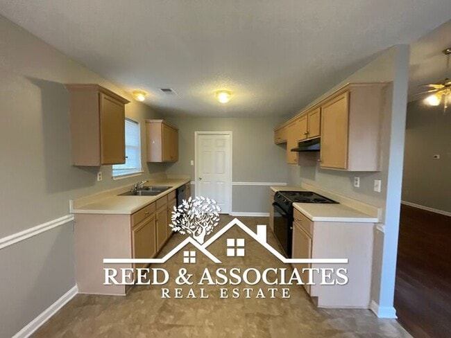 Building Photo - 3-Bedroom Oakland Home with Open Living Space