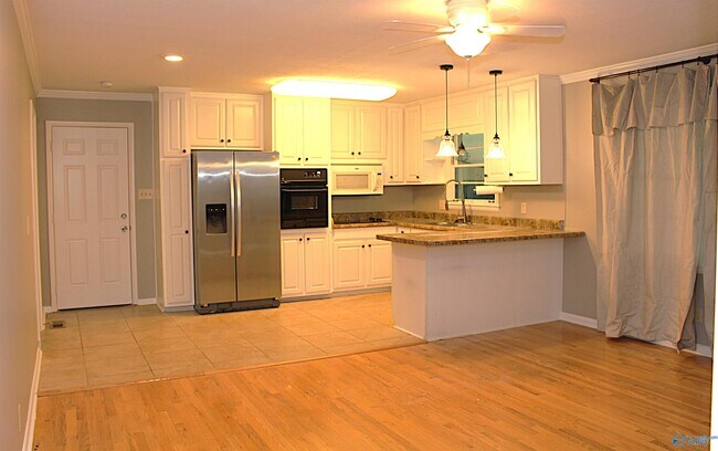 Building Photo - 1302 Philpot Ave NE