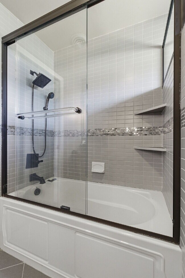 Building Photo - Charming 3-Bed Oasis with Scenic Waterfront Views and Pool 15 minutes from Downtown Nashville