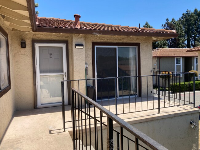 Building Photo - 1518 Moorpark Ave