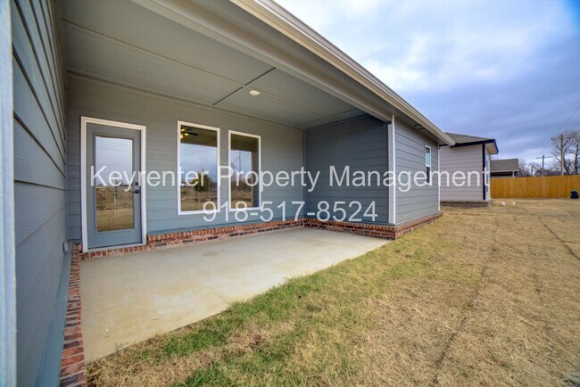 Building Photo - 4 BEDROOM CAPITAL HOME IN SAND SPRINGS!!!