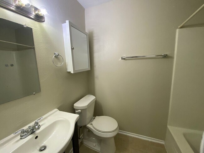 Building Photo - 7131 Glen Terrace