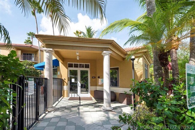 Building Photo - 741 N Pine Island Rd