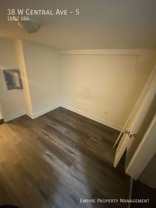 Building Photo - 38 W Central Ave