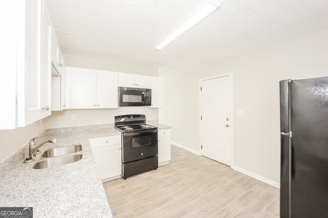 Building Photo - 862 Kennesaw Dr