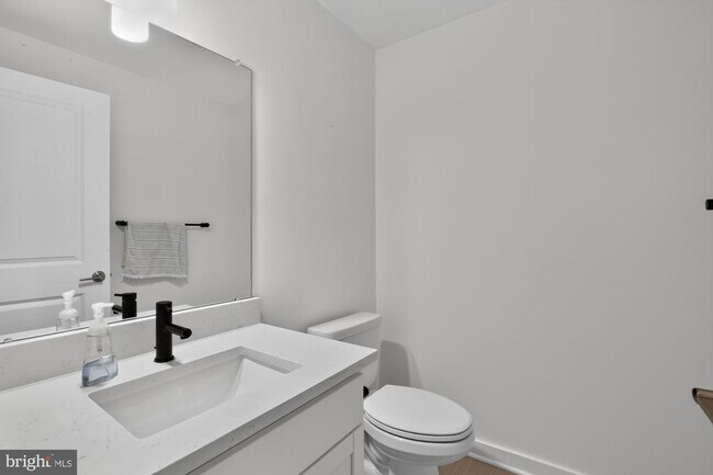 Building Photo - 7354 Ridge Ave