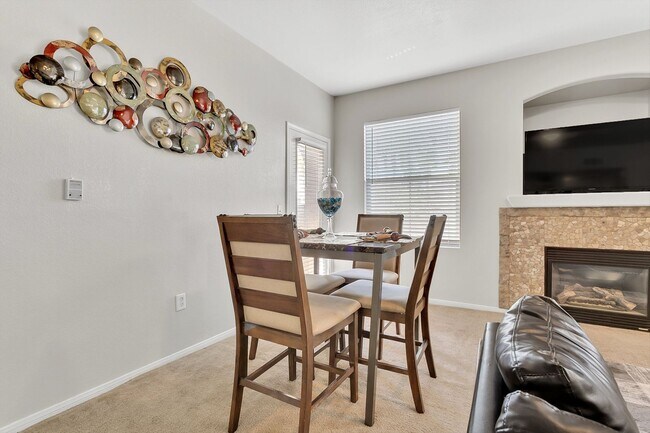 Building Photo - Fully Furnished/Great location 3 bedrooms 2  bath, community pool/gated in south summerlin area