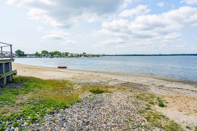 Building Photo - 35 Lipman Pl