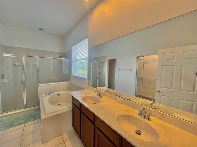 Building Photo - Spacious 4-Bed, 3-Bath Home in Guard-Gated...