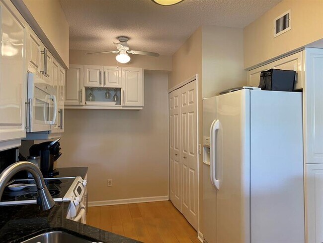 Building Photo - 3205 NE 184th St