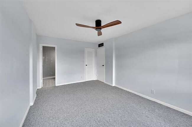 Building Photo - 1831 NE 38th St