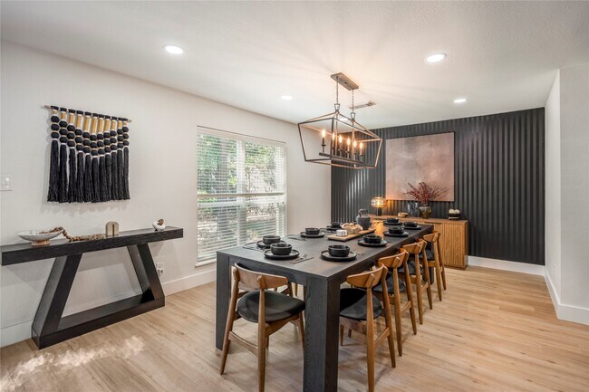 Building Photo - 5614 Oakhaven Ln