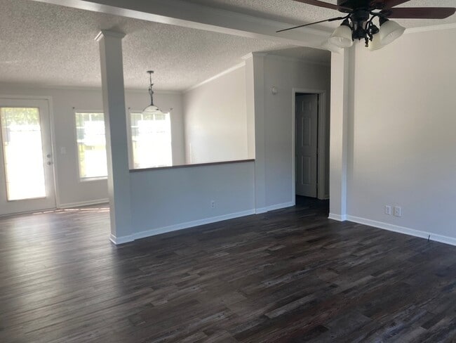 Building Photo - 393 Loggins Rd