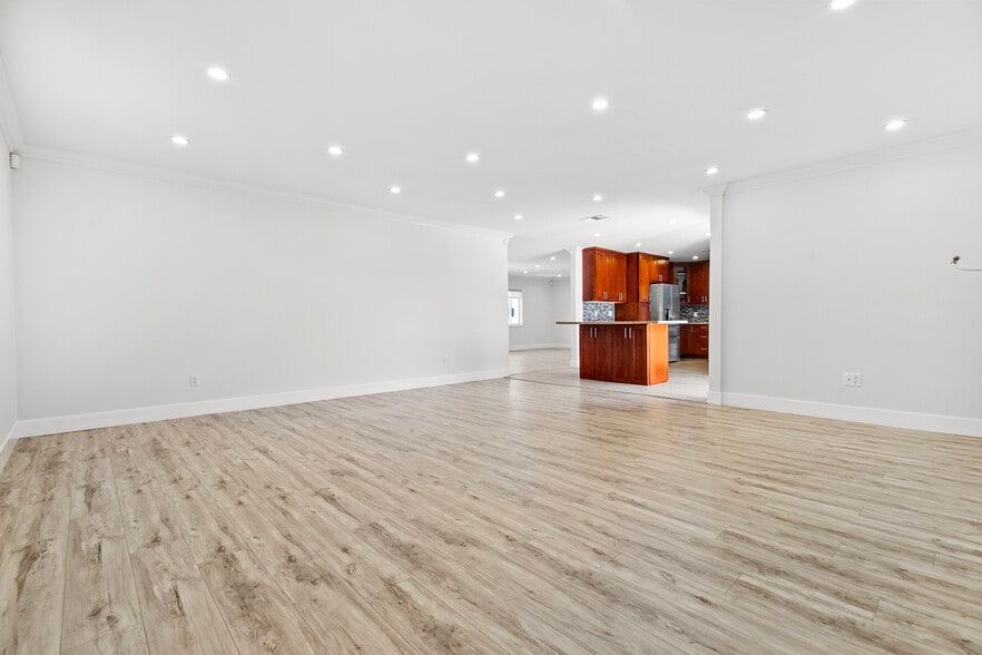 Building Photo - 7911 Fulton Ave