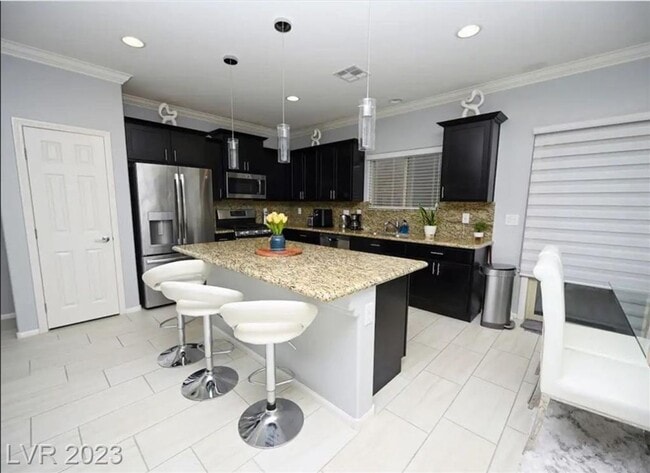 Building Photo - BEAUTIFUL HOME IMMACULATE AND READY TO MOVE-IN
