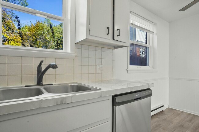 Building Photo - 3745 Woodford Ave NW