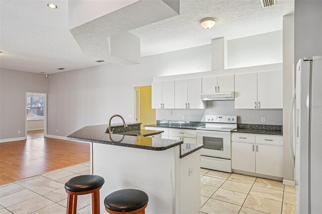 Building Photo - 918 Academy Dr