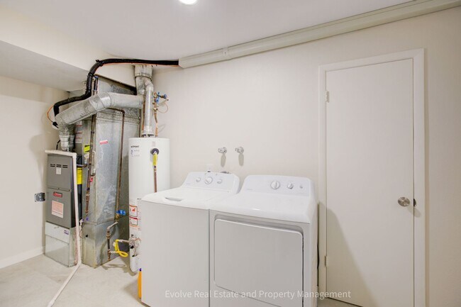 Building Photo - Evolve Real Estate: Exceptional Location! Remodeled 4-Bed Greenwood Village Home Walkable to Cher...