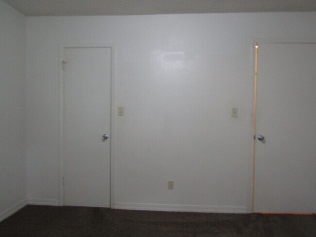 Building Photo - Spacious 2BR/1BA Apartment in West Pensaco...