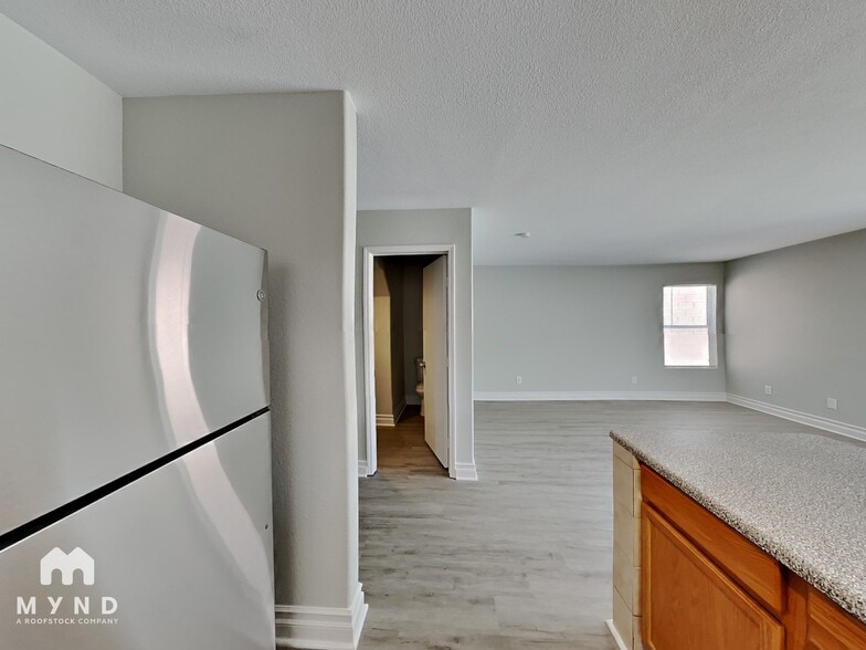 Building Photo - 6271 Stone Hollow Ave