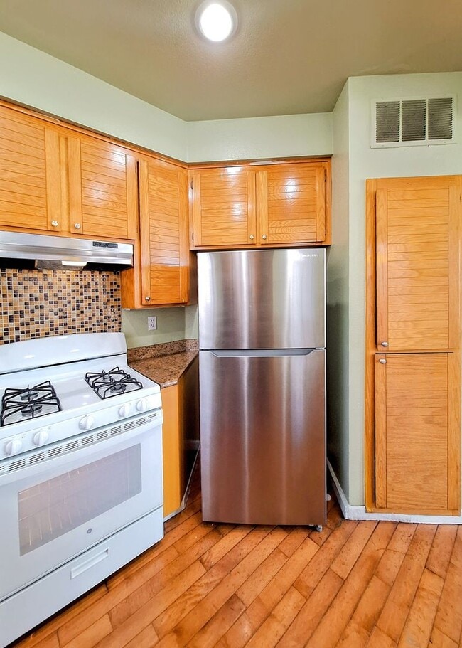 Building Photo - Beautiful 3bd Tri-level Home With Pool, Playground, & More!