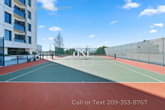 Building Photo - Fully Furnished Condo With Panoramic San Francisco Bay Views and Unbeatable Amenities