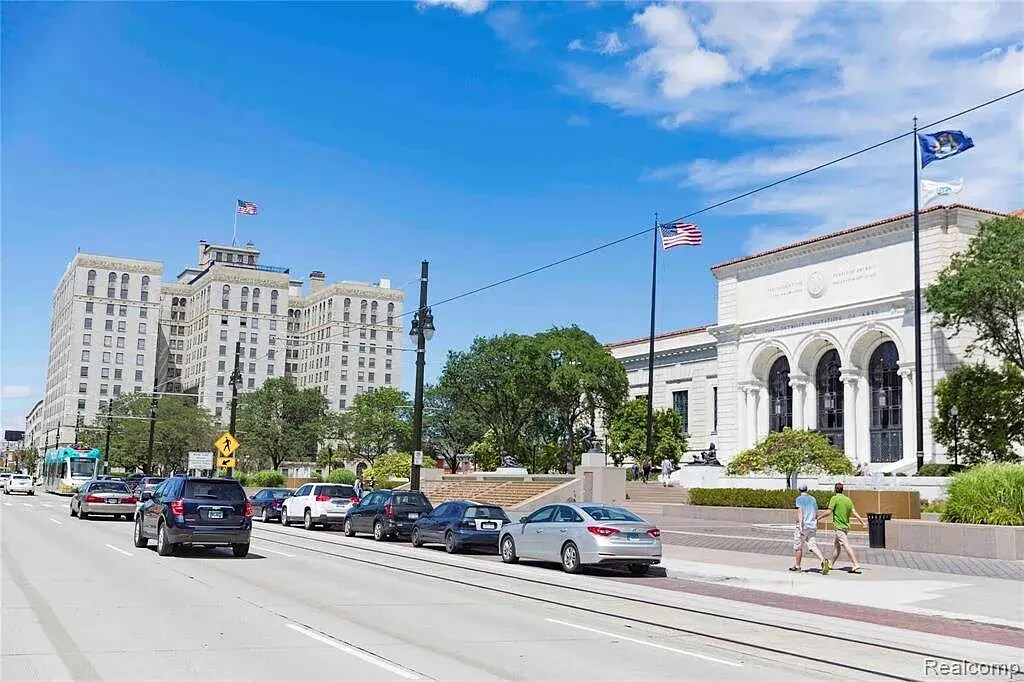 Building Photo - 15 E Kirby St