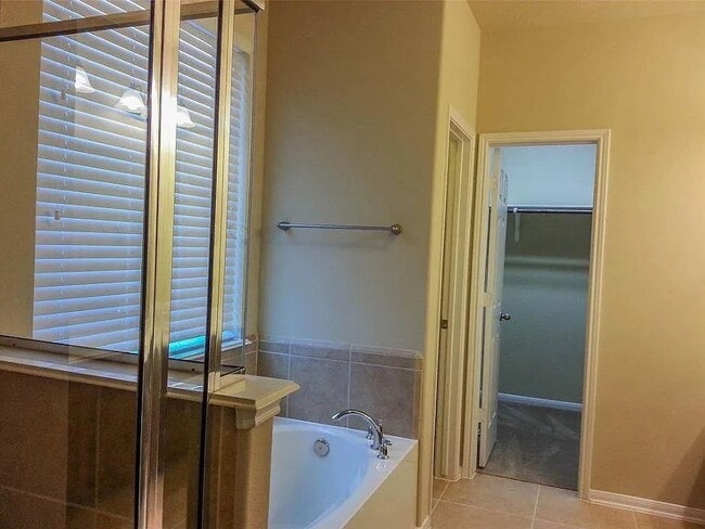 Building Photo - 20735 Pine Rain Ct