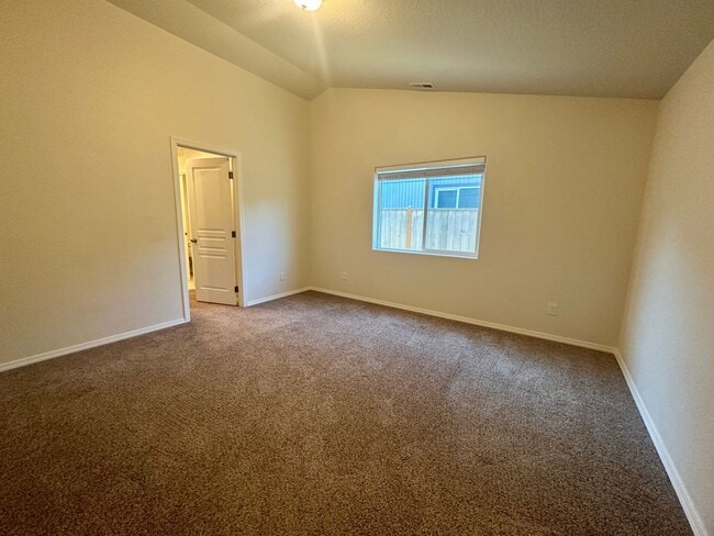 Building Photo - $300 discount for first month rent