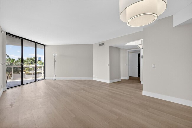 Building Photo - 3610 Yacht Club Dr