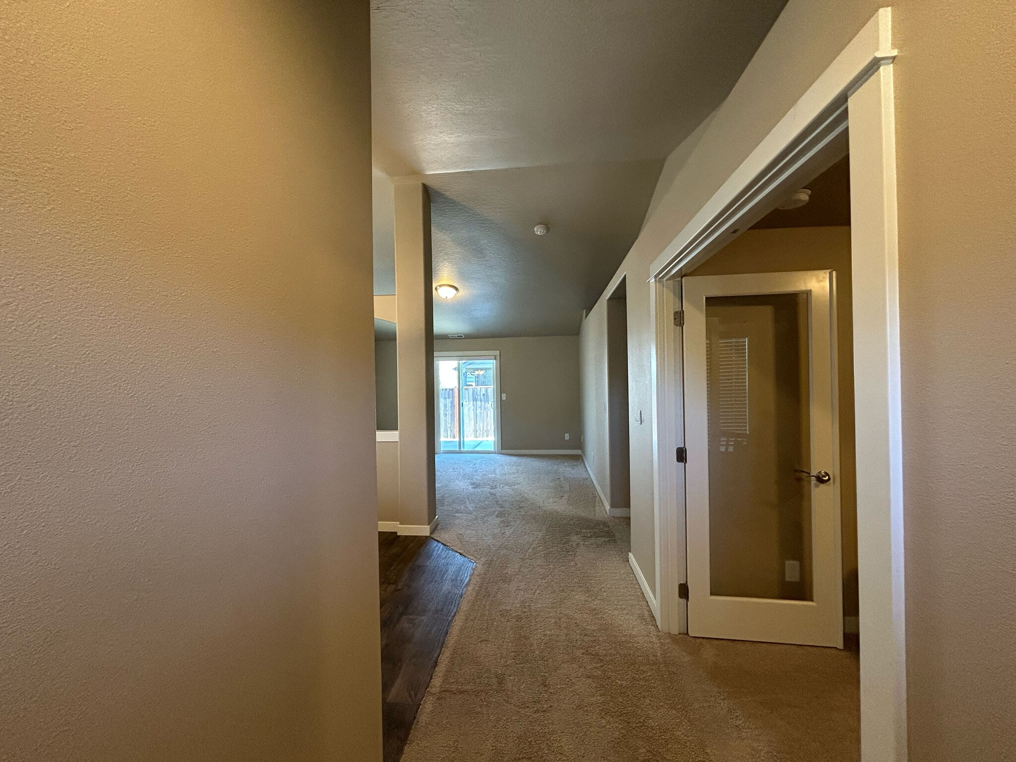 Entry Way - 511 Casting St SE