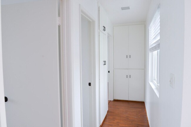 Building Photo - 248 Avenida Del Poniente