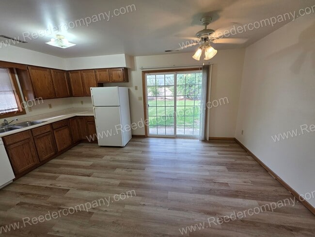Building Photo - Spacious 2 bedroom 2 bathroom duplex in Hi...