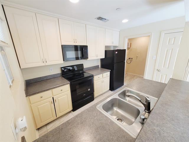 Building Photo - 5530 Brookview Ct