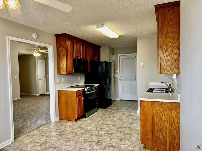 Building Photo - 201 Tyson Glen Dr