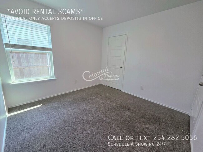 Building Photo - 3208 Stonewall Dr