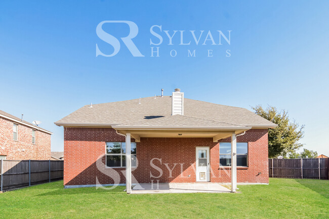 Building Photo - Lovely 4BR 3.5BA home ready for new residents