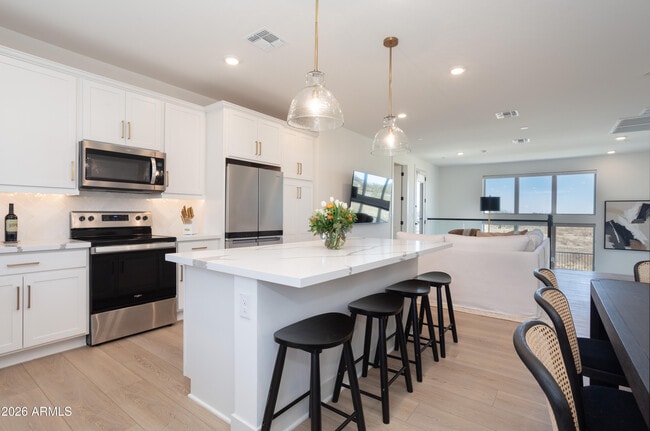 Building Photo - 2121 W Sonoran Desert Dr