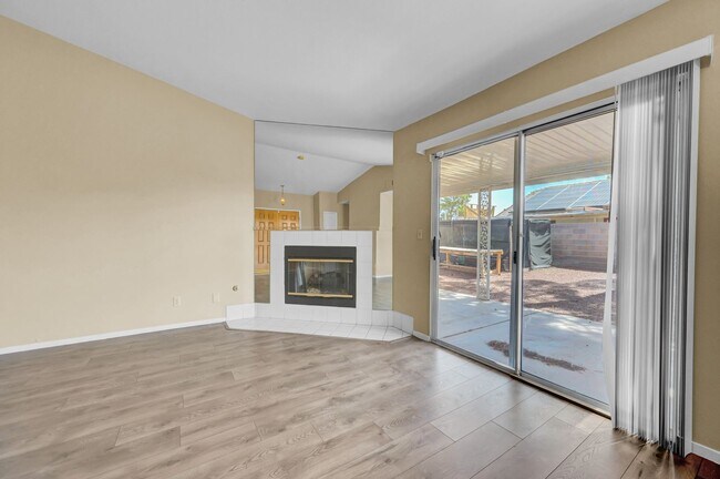 Building Photo - N Las Vegas Single Family Home - New Paint and LVP Flooring