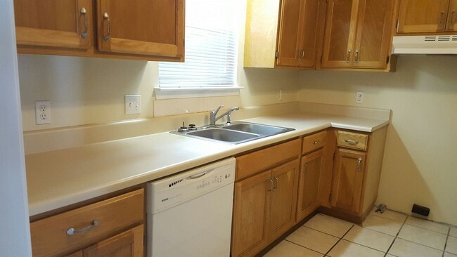 Building Photo - 410 S College St