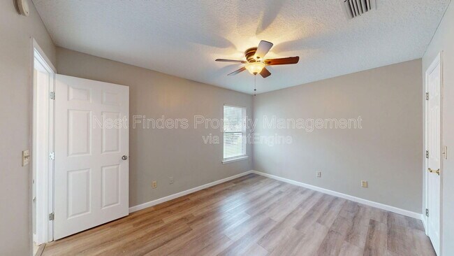 Building Photo - 11861 Lake Fern Dr