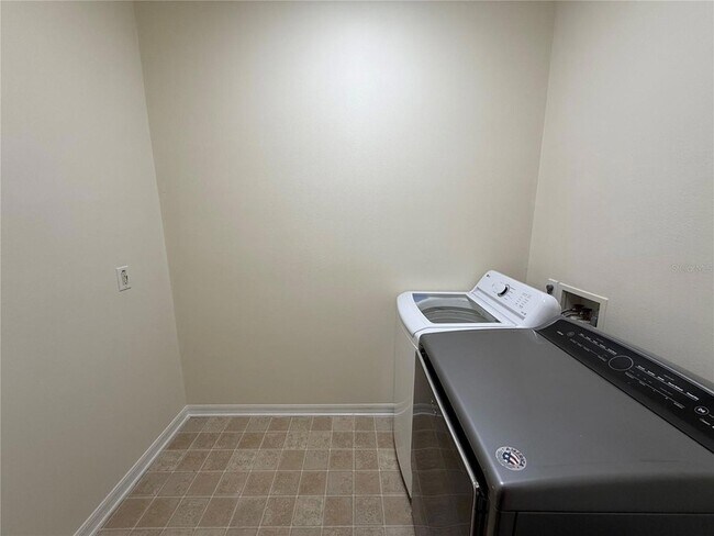 Building Photo - 8132 Brinegar Cir