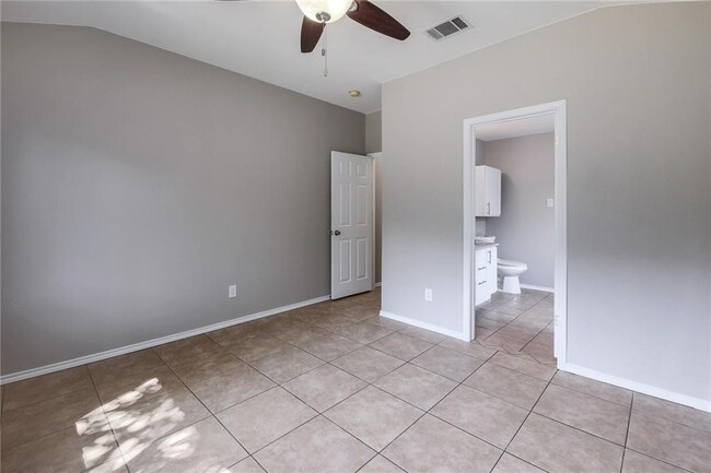 Building Photo - 1617 Diana Dr