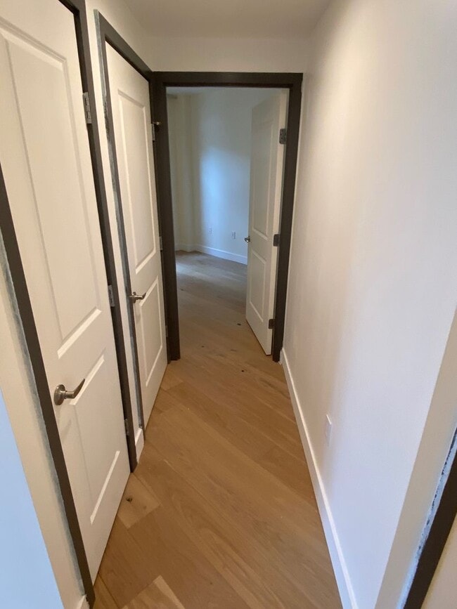 Building Photo - Beautiful updated 2bd/2ba condo in bustlin...