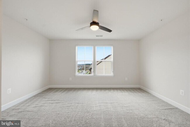 Building Photo - 211 Phoenix Dr