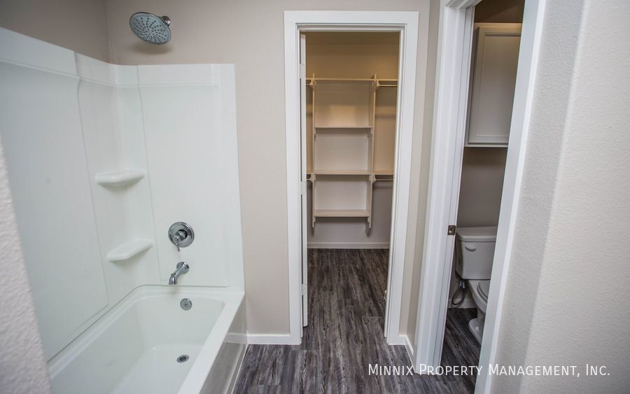 Building Photo - 2102 Langford Ave